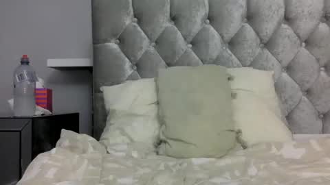 Snapshot of bermudatriangle12 chatting on 12/15/24, 04:59 tixxie online show from 12/15/24, 04:59