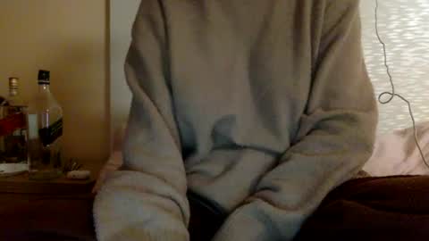 Snapshot of bermudatriangle12 chatting on 03/07/25, 03:51 tixxie online show from 03/07/25, 03:51