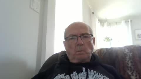 Snapshot of bernard1102 chatting on 04/21/26, 02:45 bernard1102 online show from 04/21/26, 02:45