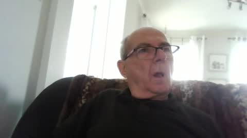 Snapshot of bernard1102 chatting on 04/23/26, 12:51 bernard1102 online show from 04/23/26, 12:51