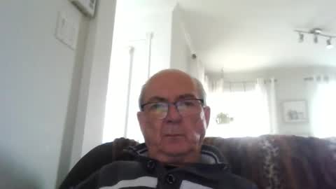 Snapshot of bernard1102 chatting on 04/30/26, 01:39 bernard1102 online show from 04/30/26, 01:39