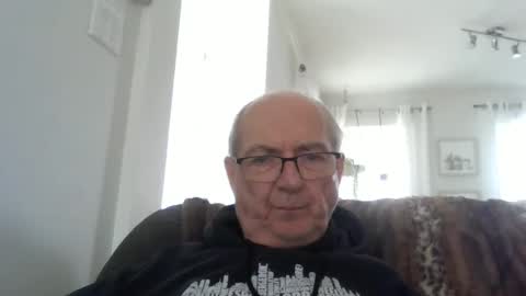 Snapshot of bernard1102 chatting on 05/02/26, 01:49 bernard1102 online show from 05/02/26, 01:49