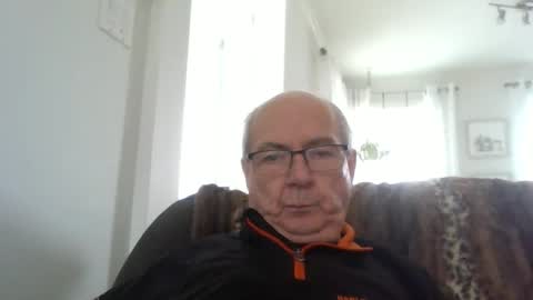 Snapshot of bernard1102 chatting on 05/07/26, 01:16 bernard1102 online show from 05/07/26, 01:16