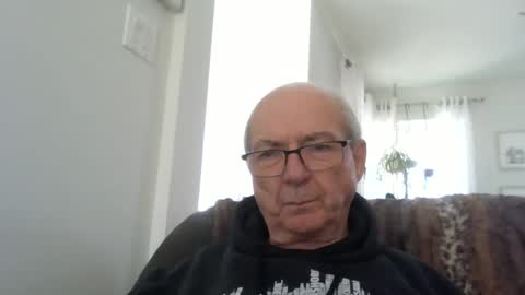 Snapshot of bernard1102 chatting on 05/13/26, 01:41 bernard1102 online show from 05/13/26, 01:41