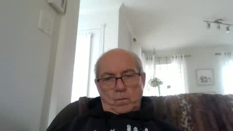 Snapshot of bernard1102 chatting on 05/14/26, 12:12 bernard1102 online show from 05/14/26, 12:12