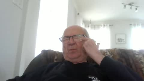 Snapshot of bernard1102 chatting on 05/27/26, 02:14 bernard1102 online show from 05/27/26, 02:14