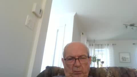 Snapshot of bernard1102 chatting on 05/30/26, 12:35 bernard1102 online show from 05/30/26, 12:35