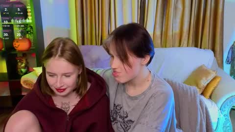 Snapshot of berry_assortment chatting on 11/19/25, 07:25 Your sweet Tara and Eva online show from 11/19/25, 07:25