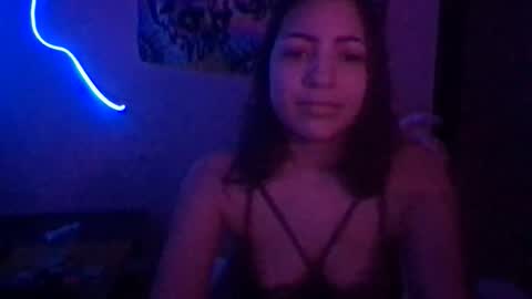 berry_bee98 online show from 01/06/26, 06:17