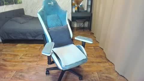 Im Lola online show from 02/21/25, 01:33