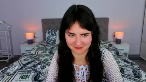 Snapshot of berrydiva chatting on 05/08/26, 10:04 Violette online show from 05/08/26, 10:04