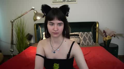 Snapshot of berrydiva chatting on 05/16/26, 06:21 Violette online show from 05/16/26, 06:21