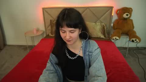 Snapshot of berrydiva chatting on 05/18/26, 08:14 Violette online show from 05/18/26, 08:14