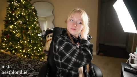 Snapshot of bestblondiiecb chatting on 12/07/24, 05:31 Chloe Next stream on Friday online show from 12/07/24, 05:31