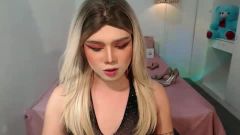 Snapshot of bestgirljulia chatting on 10/10/25, 04:11 bestgirljulia online show from 10/10/25, 04:11