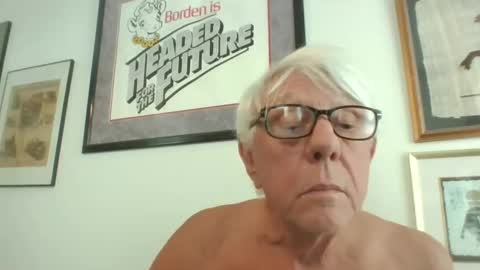 Snapshot of bestshot1951 chatting on 04/13/26, 02:22 bestshot1951 online show from 04/13/26, 02:22