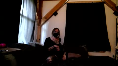 Snapshot of betsybradcock chatting on 06/12/26, 10:30 Betsy online show from 06/12/26, 10:30