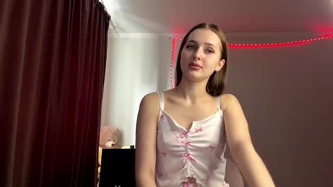 Snapshot of bettyberneett chatting on 04/14/26, 04:07 Emily Stream every day online show from 04/14/26, 04:07