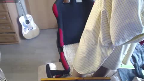 Snapshot of bettyburns chatting on 09/15/25, 11:21 Betty online show from 09/15/25, 11:21