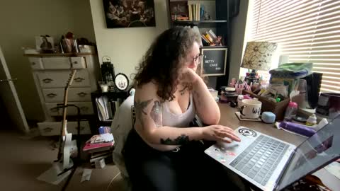 Betty Cake online show from 12/19/24, 06:12