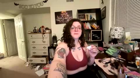 Betty Cake online show from 02/10/25, 03:46