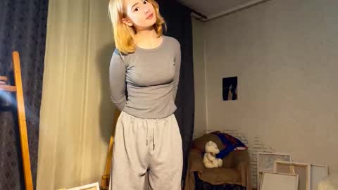 Hinata online show from 02/18/26, 11:17