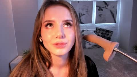 Snapshot of bettyrouse chatting on 12/25/24, 12:59 Betty online show from 12/25/24, 12:59