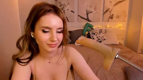 Snapshot of bettyrouse chatting on 02/11/25, 04:11 Betty online show from 02/11/25, 04:11