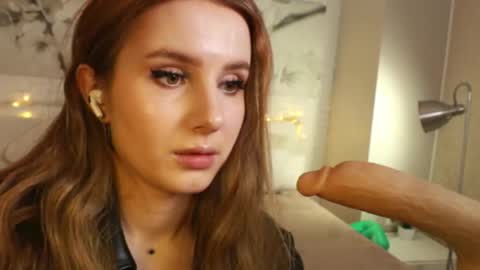 Snapshot of bettyrouse chatting on 02/21/25, 09:43 Betty online show from 02/21/25, 09:43