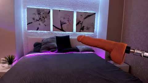 Snapshot of bettyrouse chatting on 10/13/25, 08:53 Betty online show from 10/13/25, 08:53