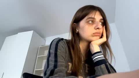 Snapshot of beulahweikert chatting on 05/03/26, 04:46 Lina online show from 05/03/26, 04:46