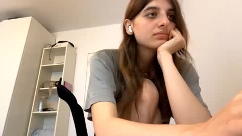 Snapshot of beulahweikert chatting on 06/14/26, 04:09 Lina online show from 06/14/26, 04:09