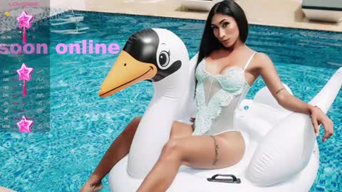 Snapshot of beuty_goddes777 chatting on 12/17/24, 12:11 Nicolle Aviles online show from 12/17/24, 12:11