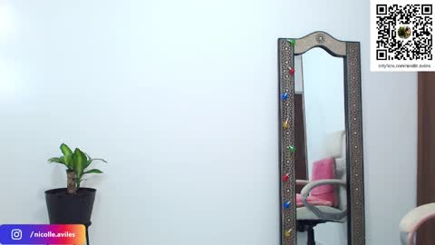 Snapshot of beuty_goddes777 chatting on 02/22/25, 02:19 Nicolle Aviles online show from 02/22/25, 02:19