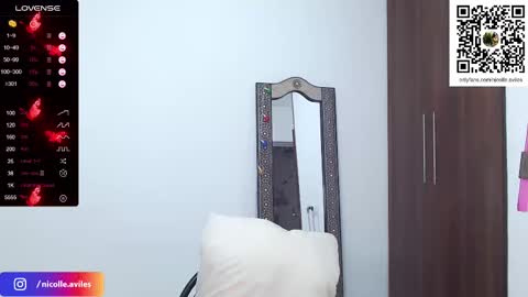 Snapshot of beuty_goddes777 chatting on 02/28/25, 11:01 Nicolle Aviles online show from 02/28/25, 11:01