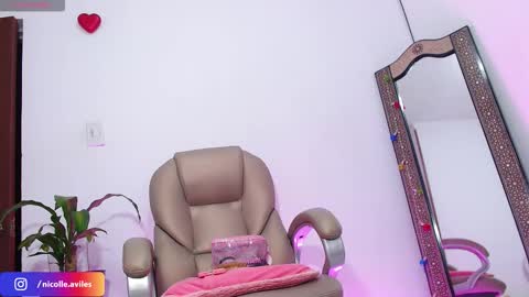 Snapshot of beuty_goddes777 chatting on 09/22/25, 07:21 Nicolle Aviles online show from 09/22/25, 07:21