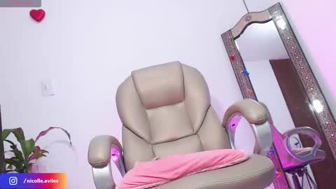 Snapshot of beuty_goddes777 chatting on 10/07/25, 08:22 Nicolle Aviles online show from 10/07/25, 08:22