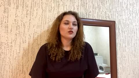 Snapshot of beverleebartus chatting on 04/04/26, 08:34 Sophie online show from 04/04/26, 08:34