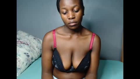 Snapshot of beverly_bay chatting on 05/25/26, 08:37 beverly online show from 05/25/26, 08:37