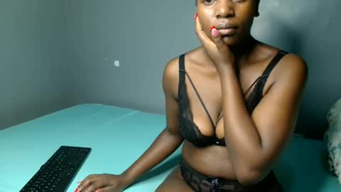 Snapshot of beverly_bay chatting on 06/10/26, 11:24 beverly online show from 06/10/26, 11:24
