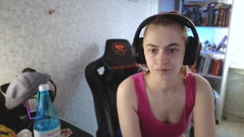 Snapshot of beverly_yay chatting on 04/28/26, 03:22 beverly_yay online show from 04/28/26, 03:22