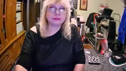 BeverlyCynia online show from 09/27/25, 03:39