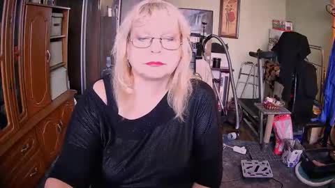 BeverlyCynia online show from 09/29/25, 11:15