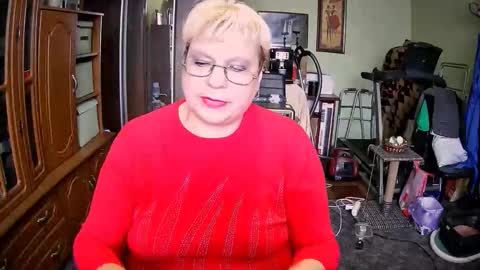 Snapshot of beverlyqcynia chatting on 10/21/25, 11:00 BeverlyQCynia online show from 10/21/25, 11:00