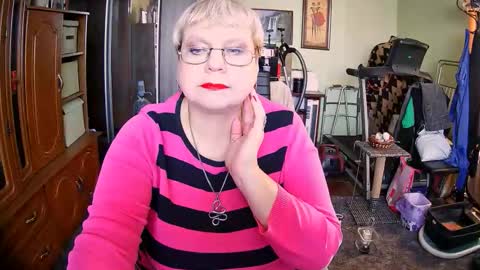 Snapshot of beverlyqcynia chatting on 10/23/25, 10:47 BeverlyQCynia online show from 10/23/25, 10:47