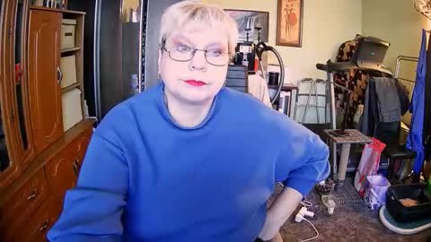 BeverlyQCynia online show from 11/02/25, 01:02