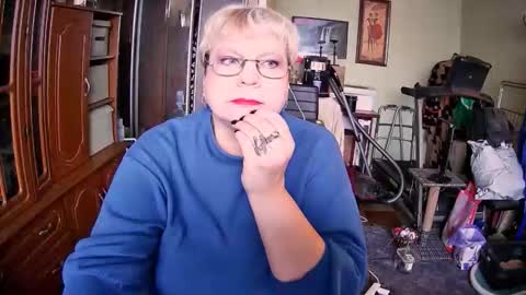 BeverlyQCynia online show from 11/14/25, 12:26