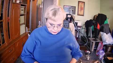 BeverlyQCynia online show from 11/15/25, 11:07