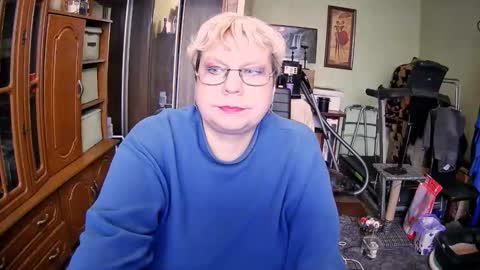 BeverlyQCynia online show from 11/17/25, 12:00