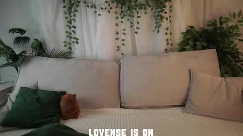 Eliz online show from 12/04/25, 01:04